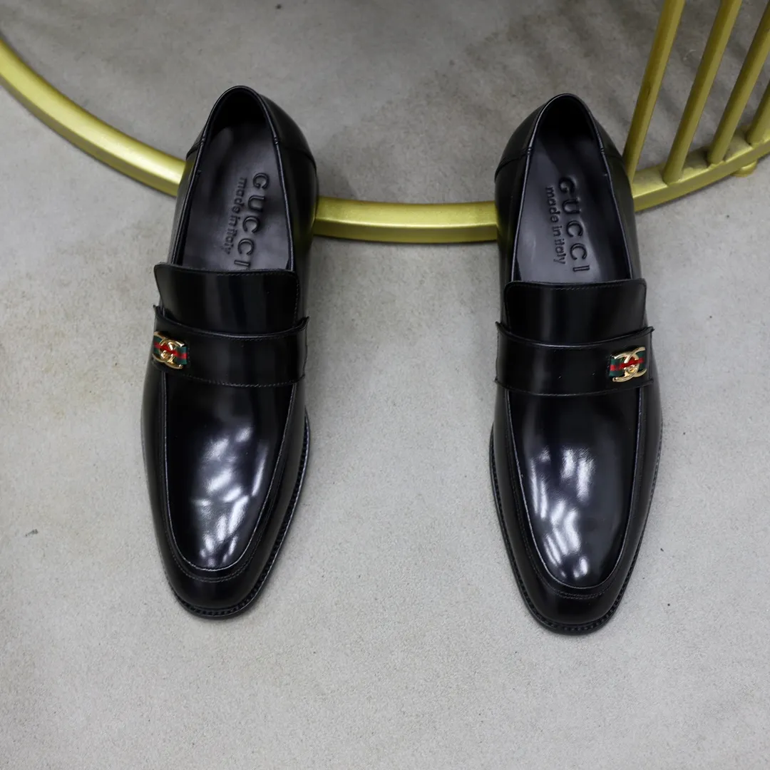 Men's shoes: 250🙅‍♂️🙅‍♂️🙅‍♂️Niuli Brand: GUCCI Size: 38-44 (45 can be customized) Level: Counter classic Material: Original soft cowhide upper Comfortable cowhide lining Original lightweight outsole Style category: Business casual footwear Driving leather shoes Color: Actual picture color